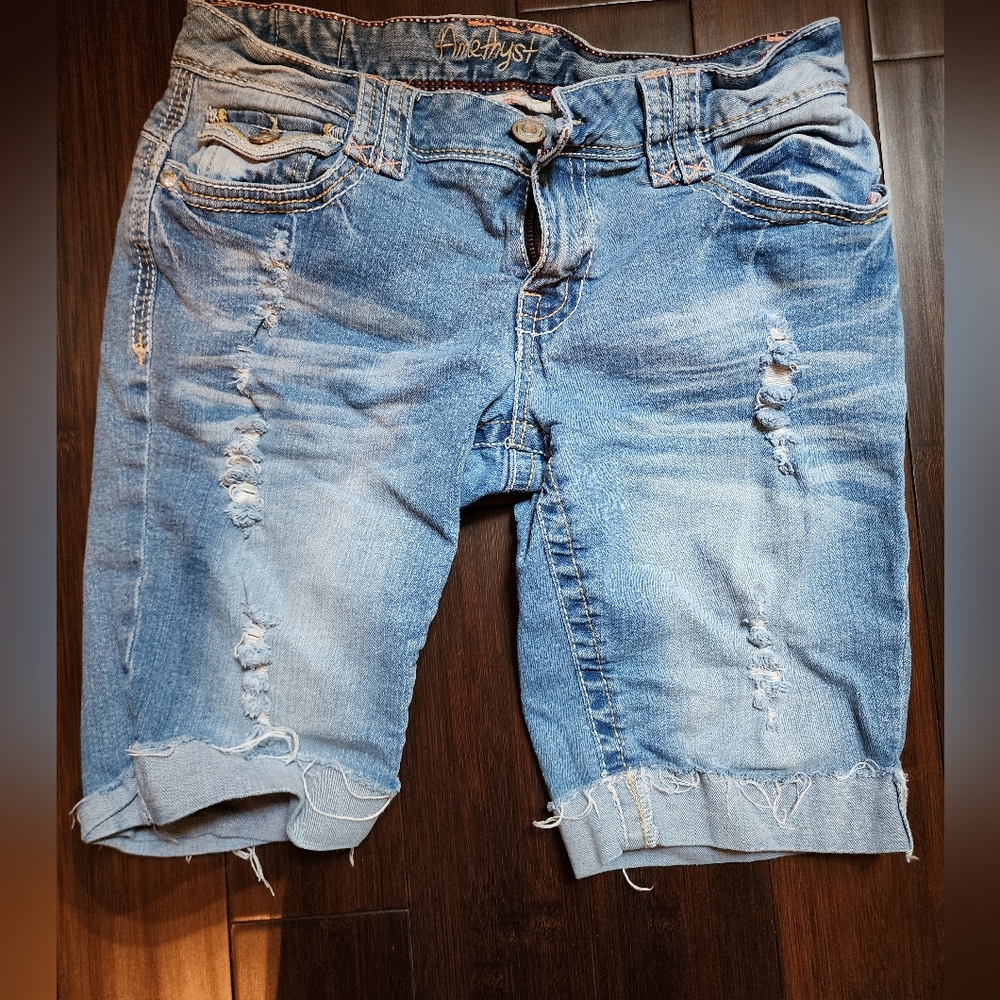Women's Amethyst Bermuda shorts size 11